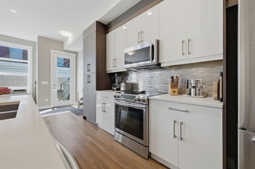 2-4620 17 Avenue Nw, Calgary, AB - Indoor Photo Showing Kitchen With Double Sink With Upgraded Kitchen