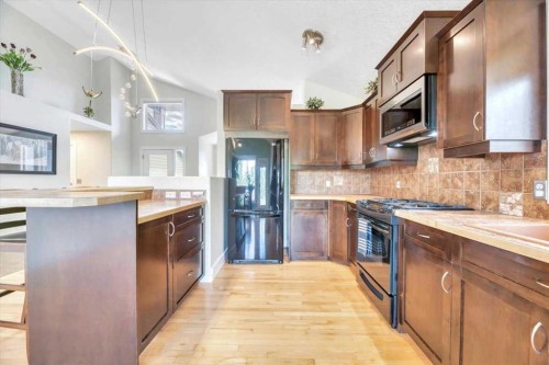188 Aspen Creek Crescent, Strathmore, AB - Indoor Photo Showing Kitchen