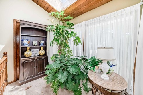 156 Edgehill Close Nw, Calgary, AB 