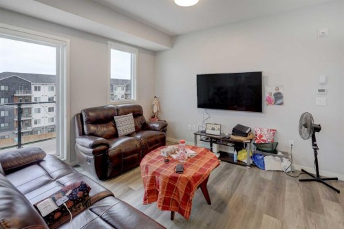 3415-33 Carringham Gate Nw, Calgary, AB 