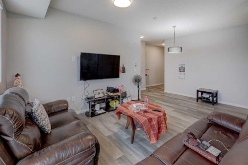 3415-33 Carringham Gate Nw, Calgary, AB 