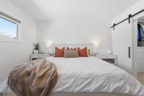 87 Armstrong Crescent Se, Calgary, AB - Indoor Photo Showing Bedroom