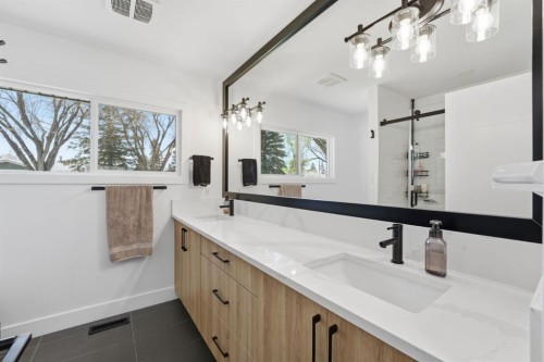 87 Armstrong Crescent Se, Calgary, AB - Indoor