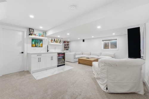 87 Armstrong Crescent Se, Calgary, AB - Indoor