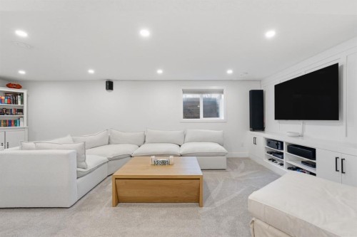 87 Armstrong Crescent Se, Calgary, AB - Indoor