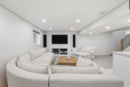 87 Armstrong Crescent Se, Calgary, AB - Indoor
