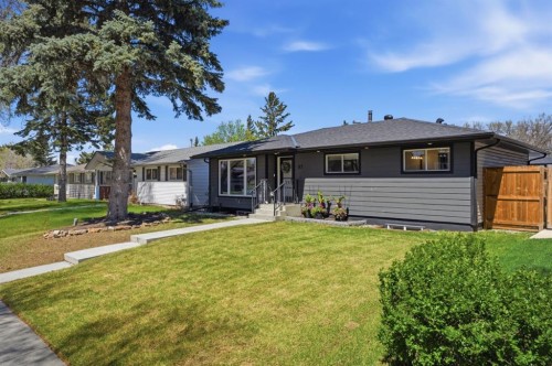 87 Armstrong Crescent Se, Calgary, AB - Outdoor