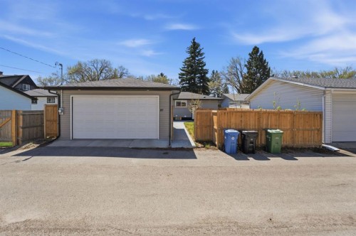 87 Armstrong Crescent Se, Calgary, AB - Outdoor