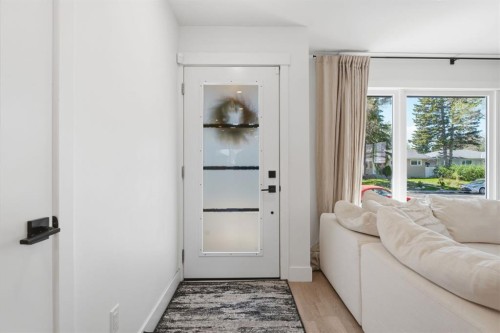 87 Armstrong Crescent Se, Calgary, AB - Indoor Photo Showing Other Room