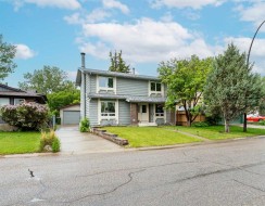 332 Deer Run Crescent SE Calgary, AB T2J 5N5