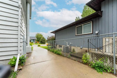332 Deer Run Crescent Se, Calgary, AB 
