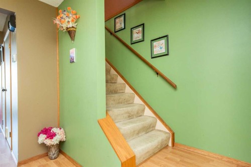 78 Queen Anne Close Se, Calgary, AB 