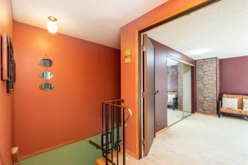 78 Queen Anne Close Se, Calgary, AB 