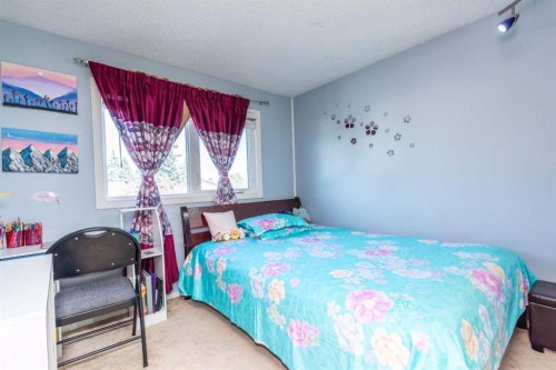 78 Queen Anne Close Se, Calgary, AB 