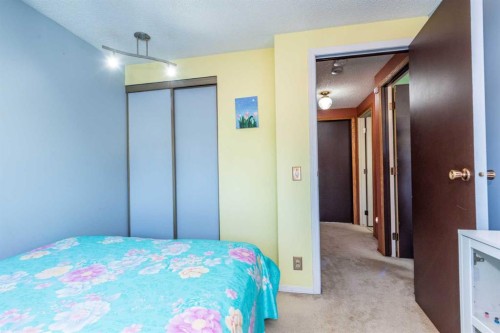 78 Queen Anne Close Se, Calgary, AB 