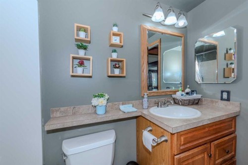 78 Queen Anne Close Se, Calgary, AB 