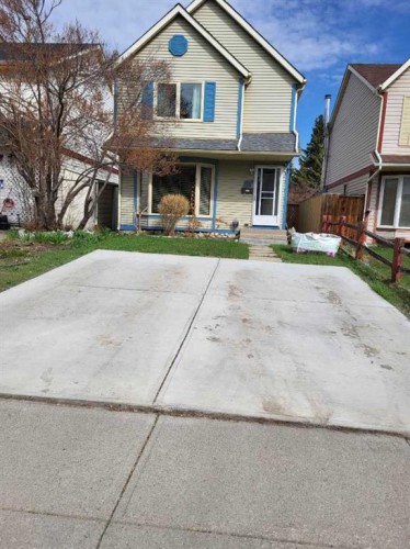 78 Queen Anne Close Se, Calgary, AB 