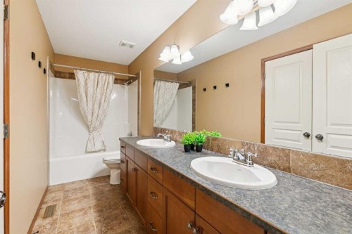 37 Tanner Close Se, Airdrie, AB 