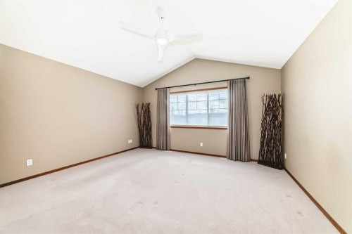40 Tuscany Vista Crescent Nw, Calgary, AB - Indoor Photo Showing Other Room