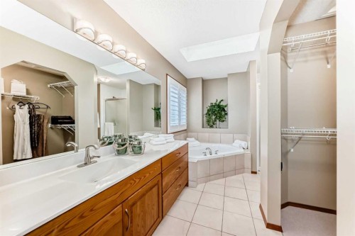 40 Tuscany Vista Crescent Nw, Calgary, AB - Indoor Photo Showing Bathroom