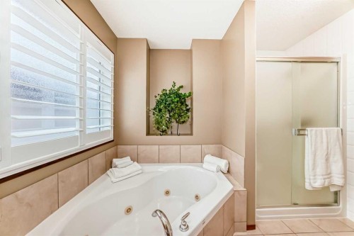 40 Tuscany Vista Crescent Nw, Calgary, AB - Indoor Photo Showing Bathroom
