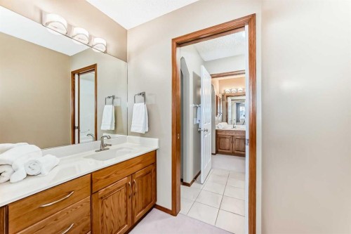 40 Tuscany Vista Crescent Nw, Calgary, AB - Indoor Photo Showing Bathroom
