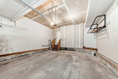 40 Tuscany Vista Crescent Nw, Calgary, AB - Indoor Photo Showing Garage