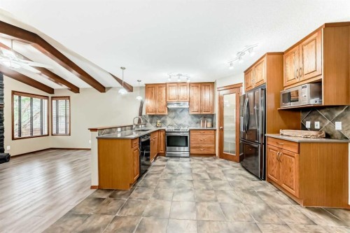 40 Tuscany Vista Crescent Nw, Calgary, AB - Indoor Photo Showing Kitchen