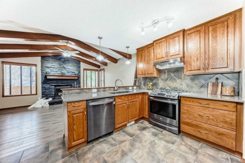 40 Tuscany Vista Crescent Nw, Calgary, AB - Indoor Photo Showing Kitchen
