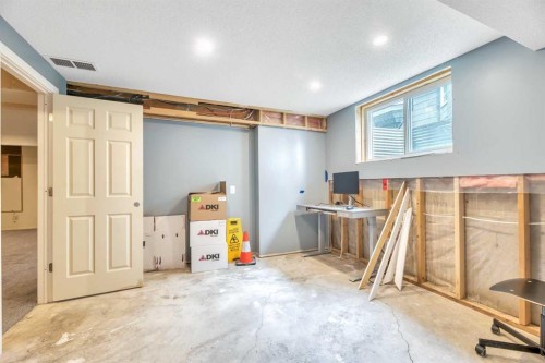 52 Woodpath Terrace Sw, Calgary, AB 