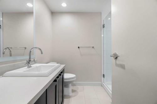 1712-222 Riverfront Avenue Sw, Calgary, AB - Indoor Photo Showing Bathroom