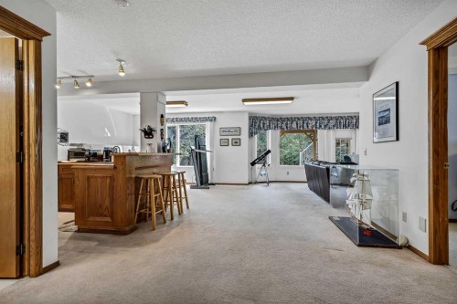 44 Valley Meadow Close Nw, Calgary, AB 