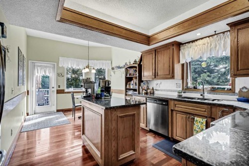 44 Valley Meadow Close Nw, Calgary, AB 
