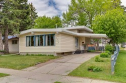 4823 Brisebois Drive NW Calgary, AB T2L 2G3