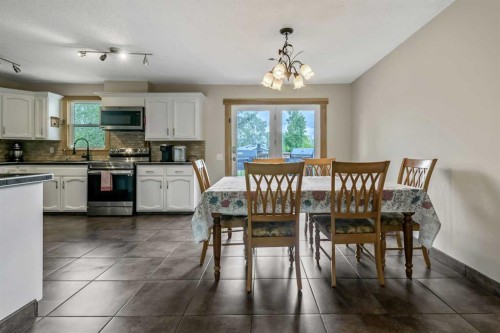 12 Robinson Drive, Okotoks, AB 