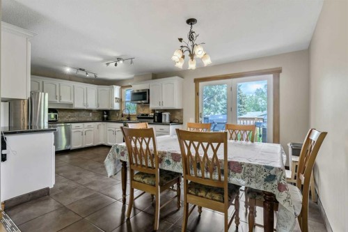12 Robinson Drive, Okotoks, AB 