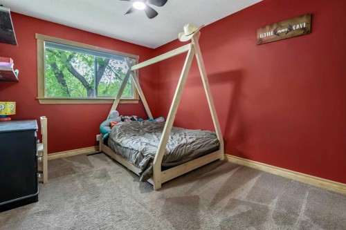 12 Robinson Drive, Okotoks, AB 