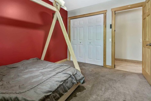 12 Robinson Drive, Okotoks, AB 