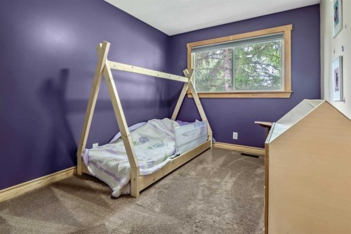 12 Robinson Drive, Okotoks, AB 