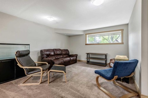 12 Robinson Drive, Okotoks, AB 
