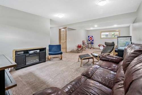 12 Robinson Drive, Okotoks, AB 