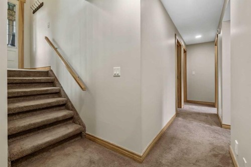 12 Robinson Drive, Okotoks, AB 