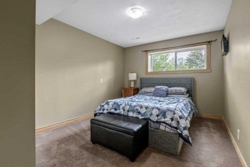12 Robinson Drive, Okotoks, AB 