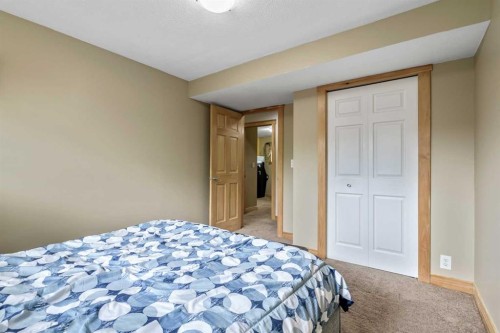 12 Robinson Drive, Okotoks, AB 
