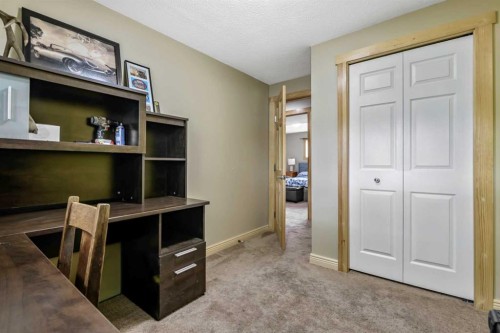 12 Robinson Drive, Okotoks, AB 