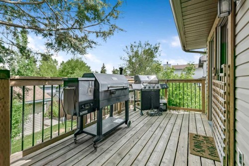 12 Robinson Drive, Okotoks, AB 