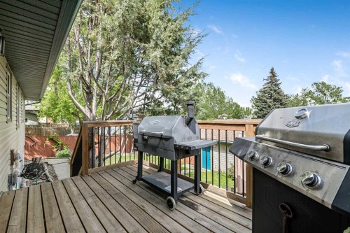 12 Robinson Drive, Okotoks, AB 