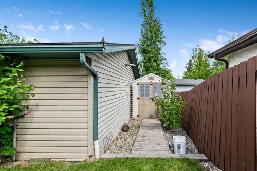 12 Robinson Drive, Okotoks, AB 
