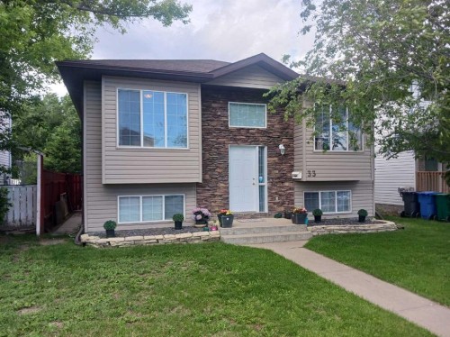 33 Peigan Court WEST Lethbridge, AB T1K 6J4