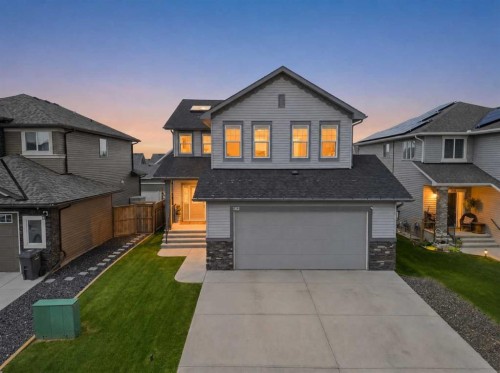 102 Drake Landing Heights  Okotoks, AB T1S 0M8